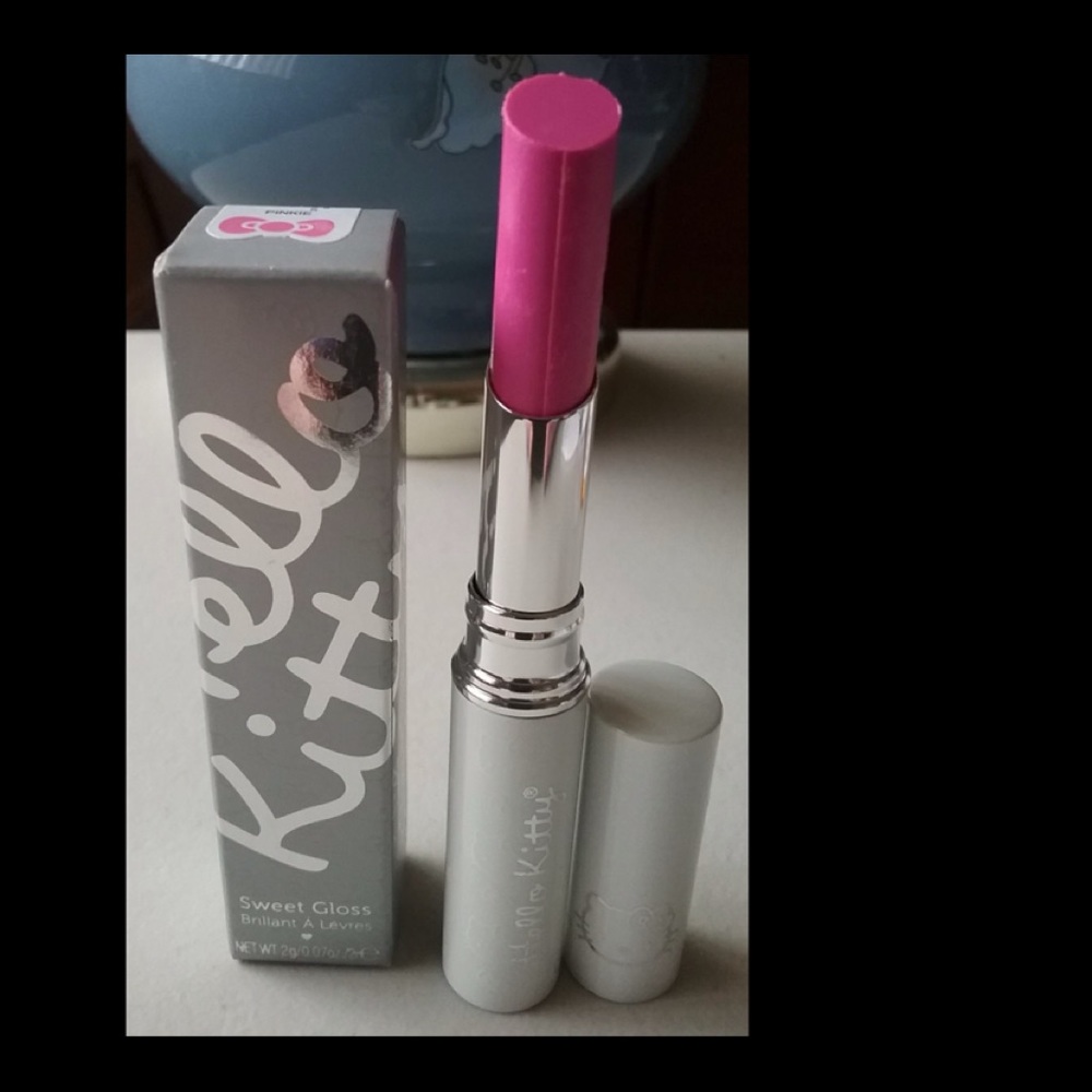 Hello Kitty Gloss-Pinkie-reserved for navybrat21